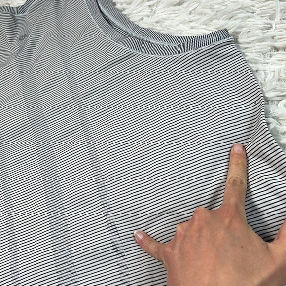 Lululemon Swiftly Breeze Tank *Relaxed Fit White / Black - Picture 5 of 6